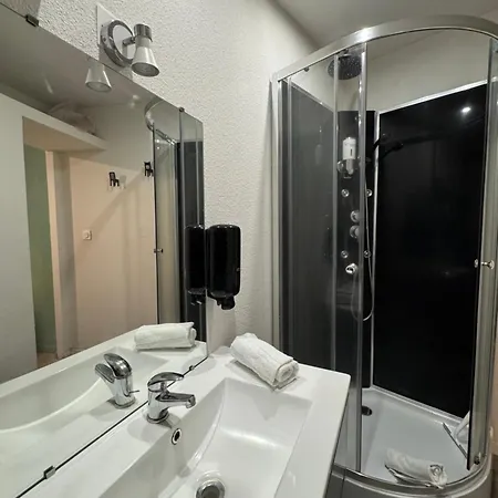 Cosy F2 , Marx Dormoy A Wifi